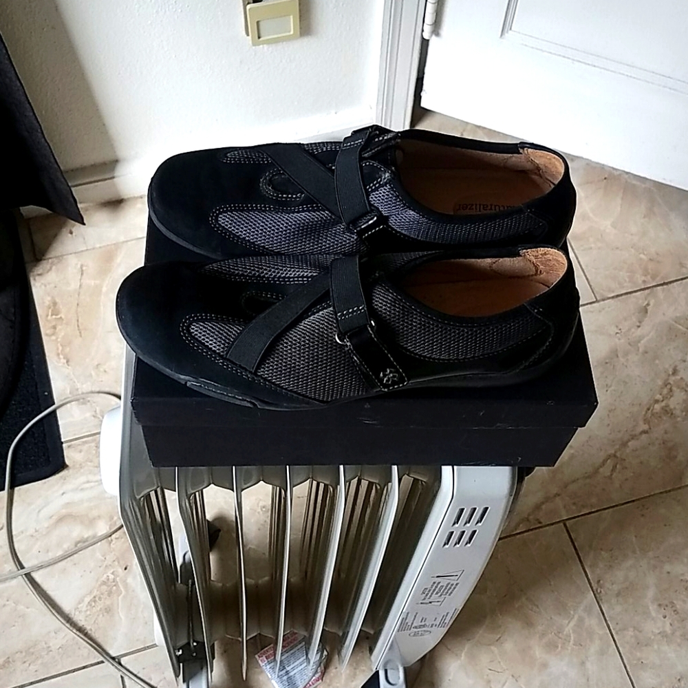 Naturalizer flats.